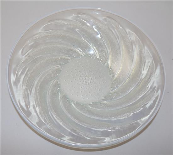 A René Lalique Poissons No.1 opalescent glass dish, 29cm